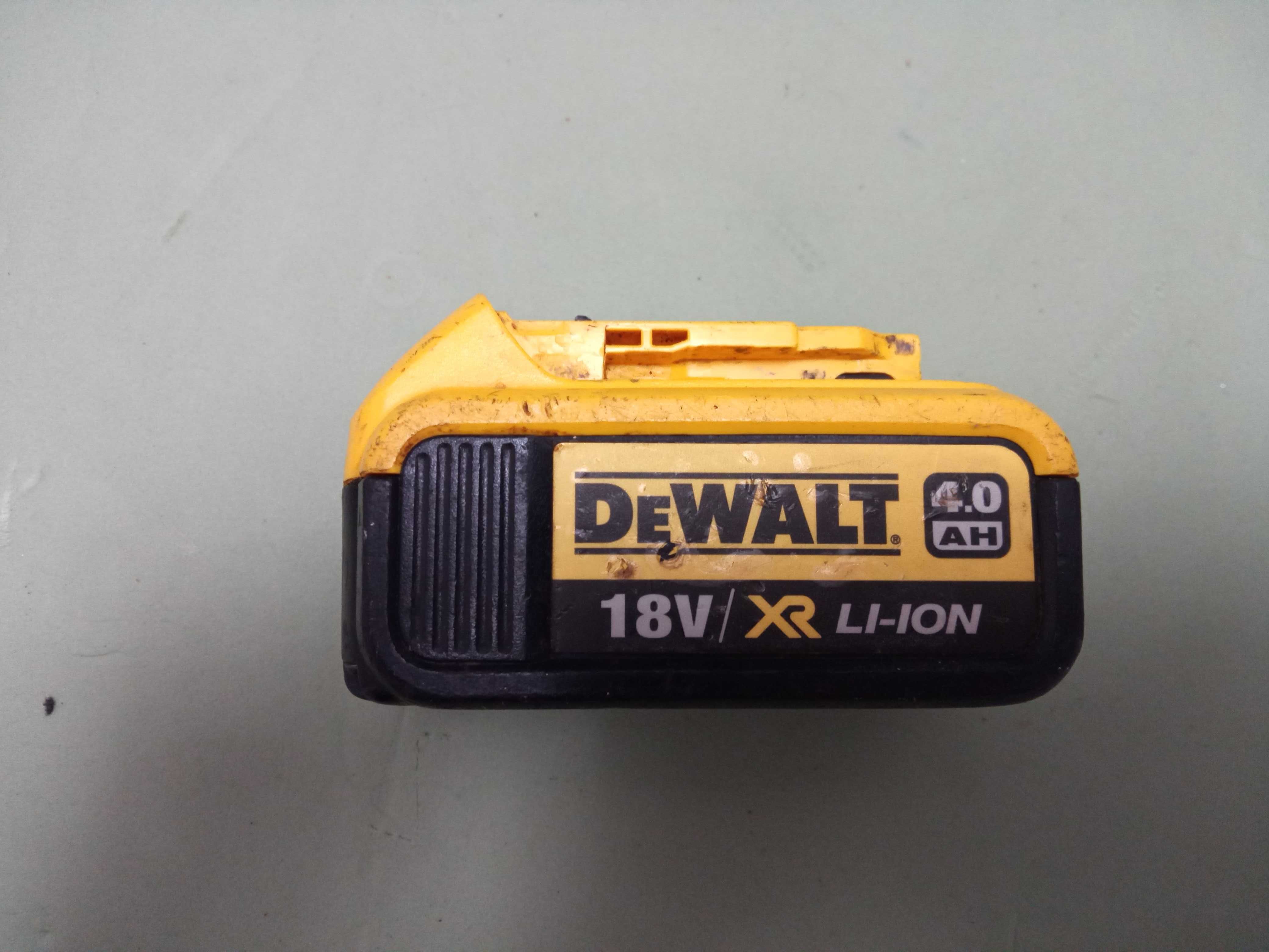 Acumulatori Dewalt 10.8v, 18v  etc second sau noi