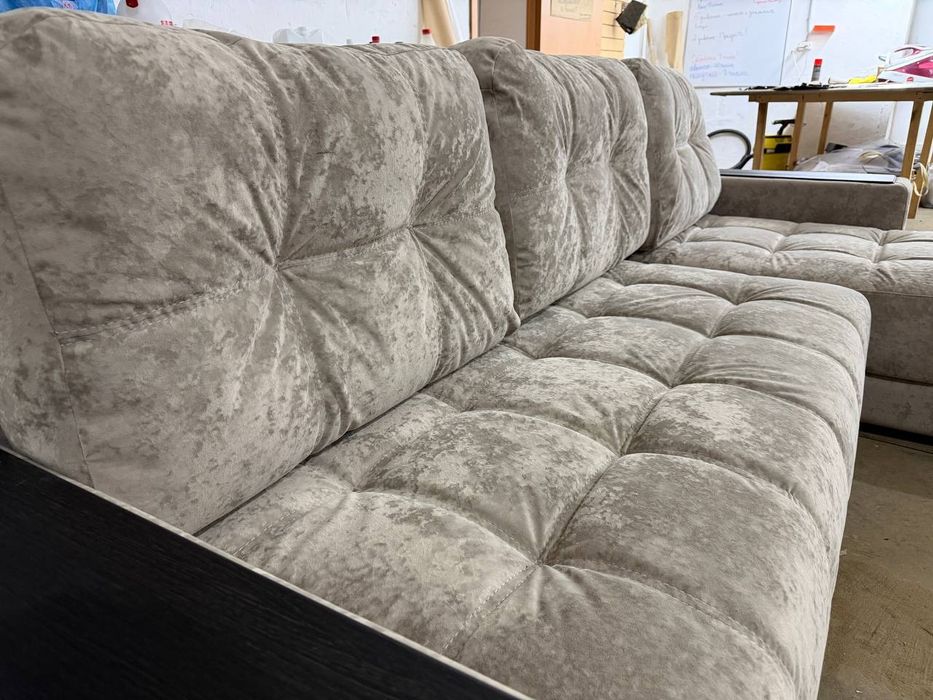 Продам Диван из качественного велюра .