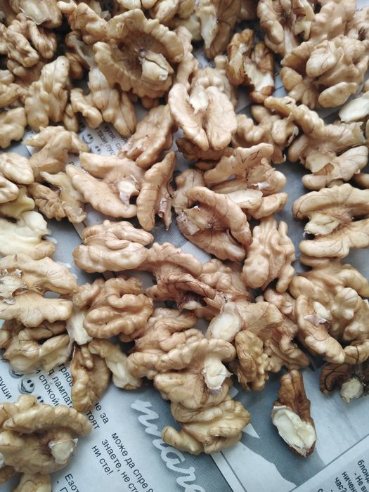 Изчистени  орехови ядки