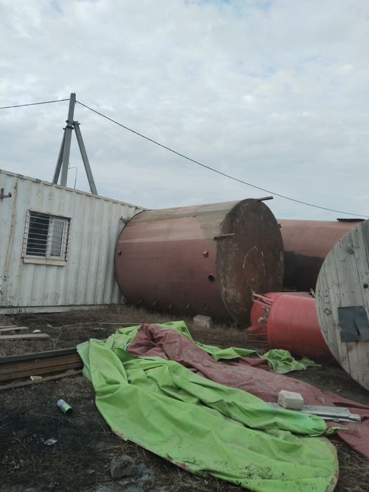 Продам ёмкости бочки 20-25 кубов