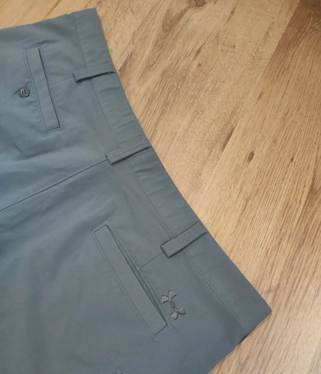 Pantaloni scurți Under Armour mărimea 40 XXL (52cm talie)
