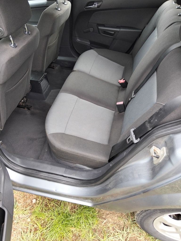 Vând Opel Astra h1.7 cdti 2005