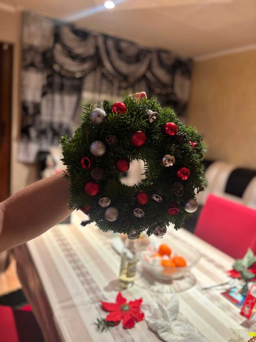 Vindem coronițe de brad