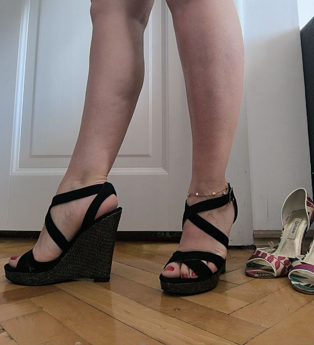 Sandale cu platforma