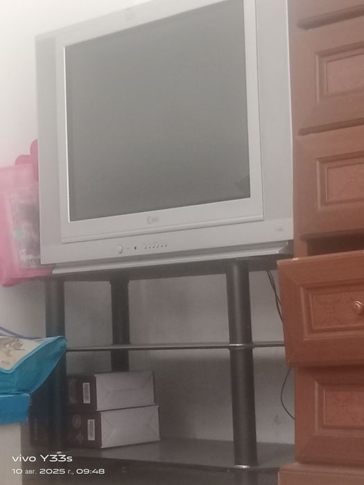 Телевизор, подставка, приставка