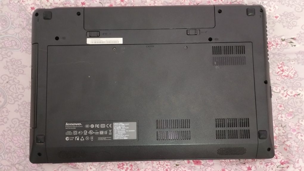 Vând / dezmembrez Lenovo G580, nu porneste, aspect peste 9 /10