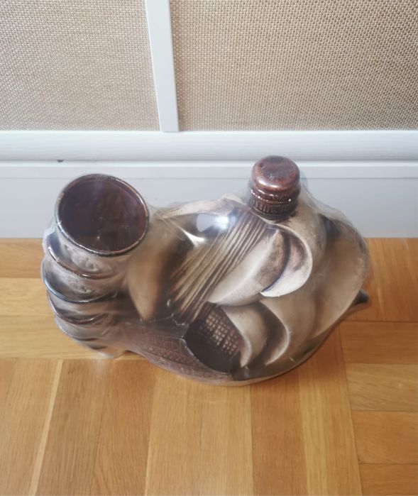 Керамичен чисто нов сервиз вино ракия шише форма Кораб с платна 6 чаши