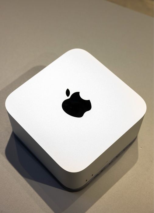 Vand Mac Studio M1 Max 64GB memorie 500 GB SSD stare perfecta