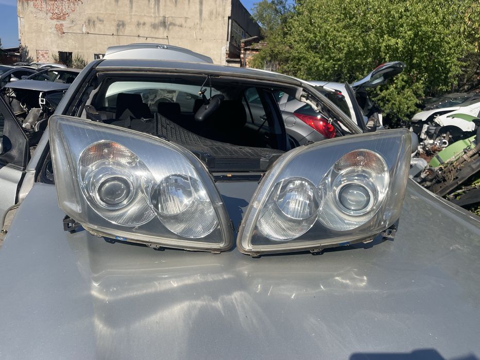Фар фарове за toyota avensis тойота авенсис