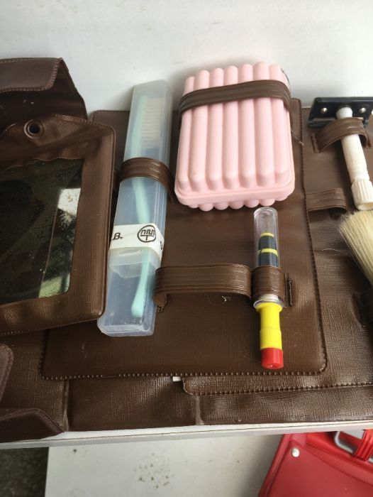 военни несесери