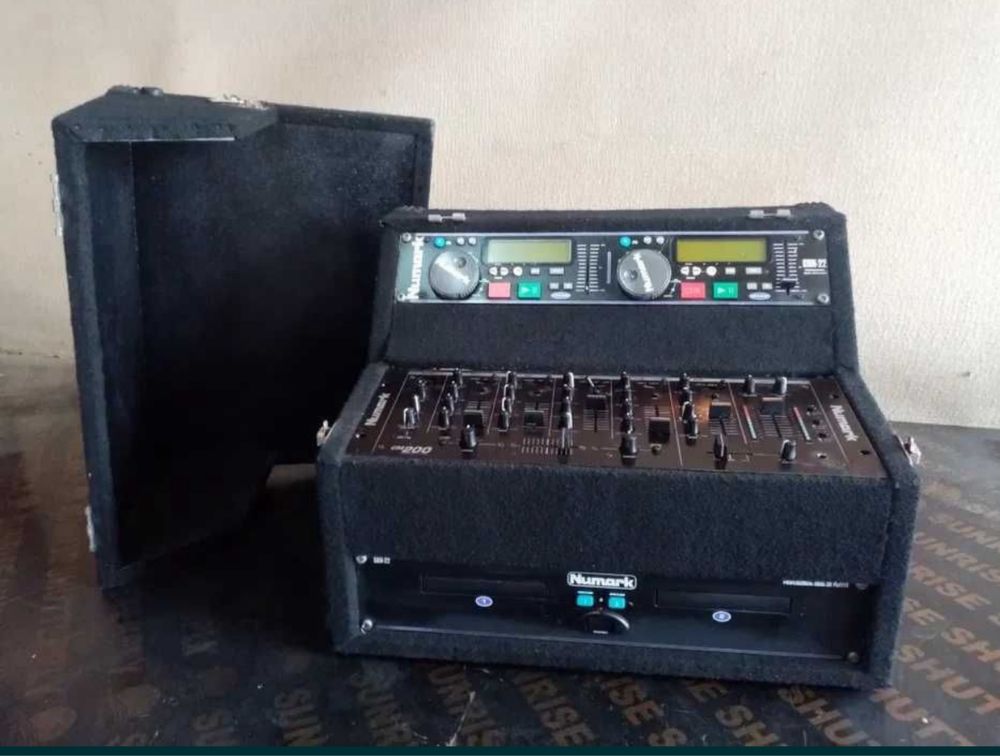 DJ станция, миксер пулт с двоен диск