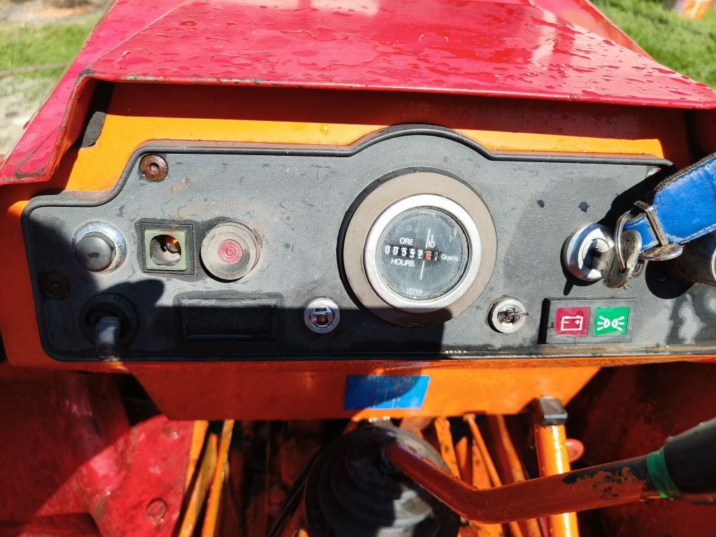 Tractoraș (dotat cu freze si plug)