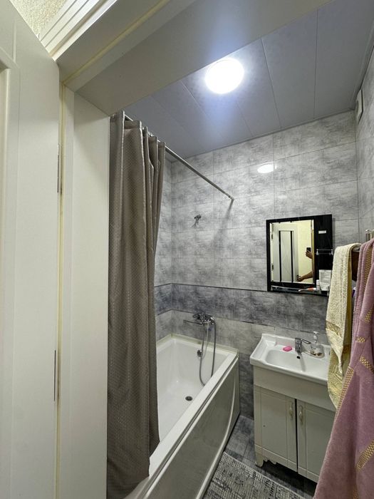 Srochna Yangi qurilgan uyda 1-etaj 3xonalik uy sotiladi.