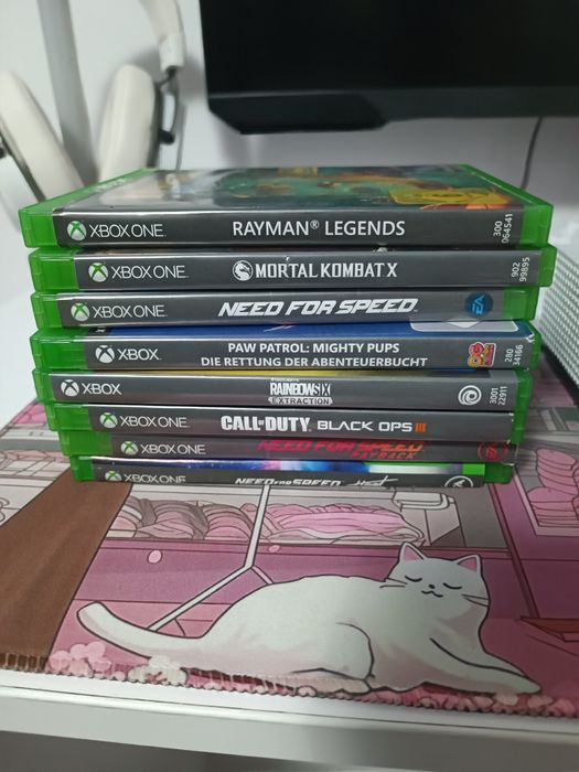 Vand xbox one S de 1tb + 8 jocuri si 3 manete