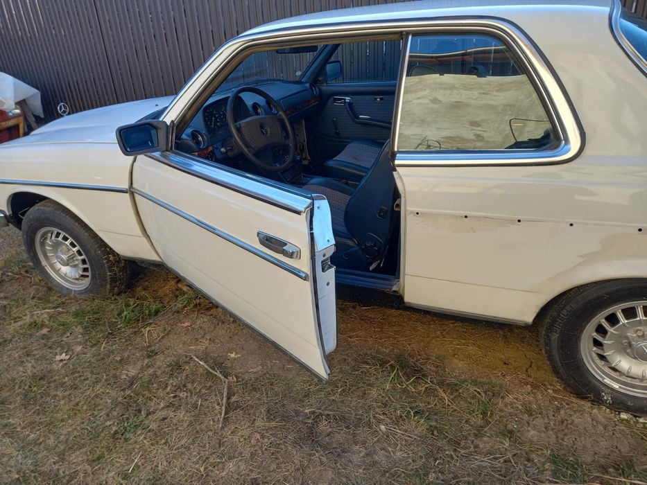 Mercedes w123 coupe 230c