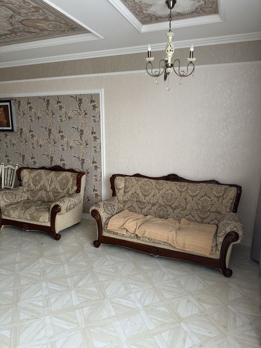 Два дивана и одно кресло