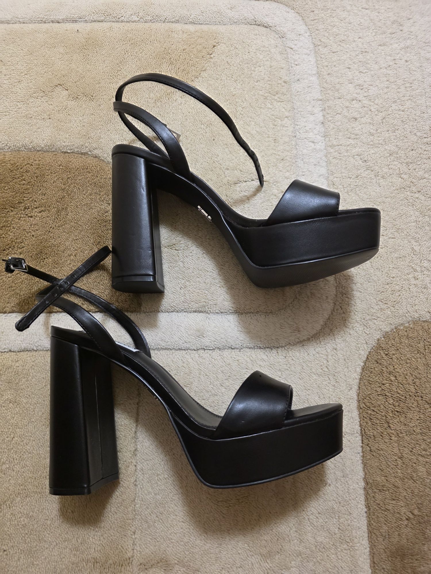 Сандали Steve Madden