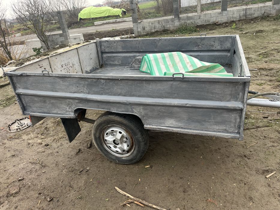 Remorca romaneasca cu arcuri si sistem de franare