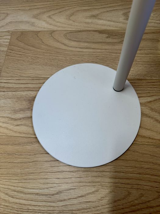 Lampa semiluna cu suport pentru telefon