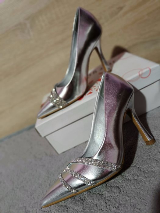 Pantofi eleganți de damă