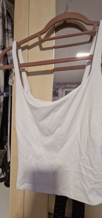 Vând top alb simplu Bershka