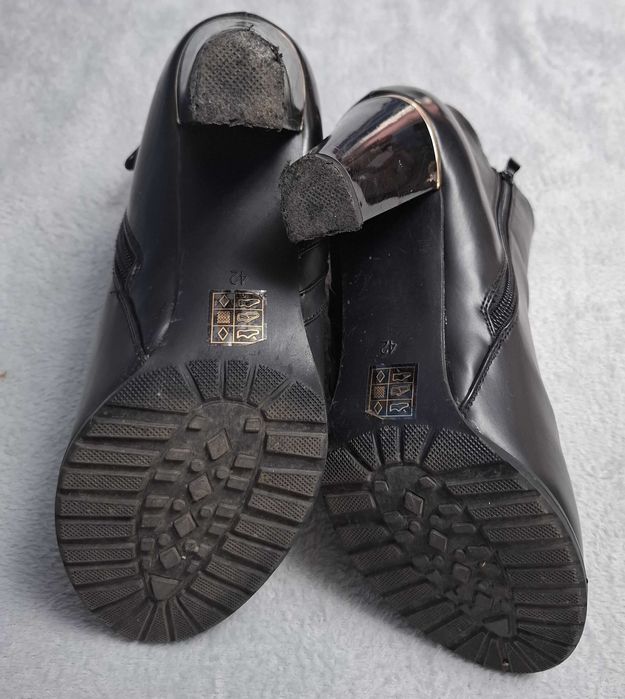 Ghete negre lucioase, cu toc patrat, 41