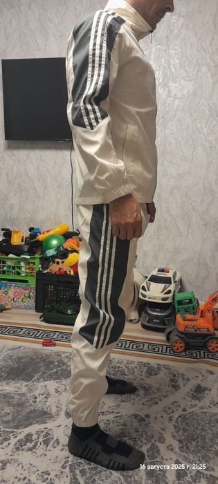 Продам новый костюм