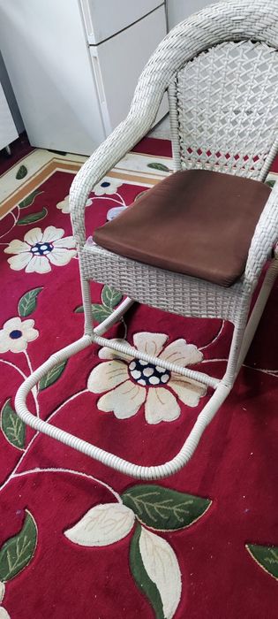 Soriladi stol 8 stul kreslo, kachelya