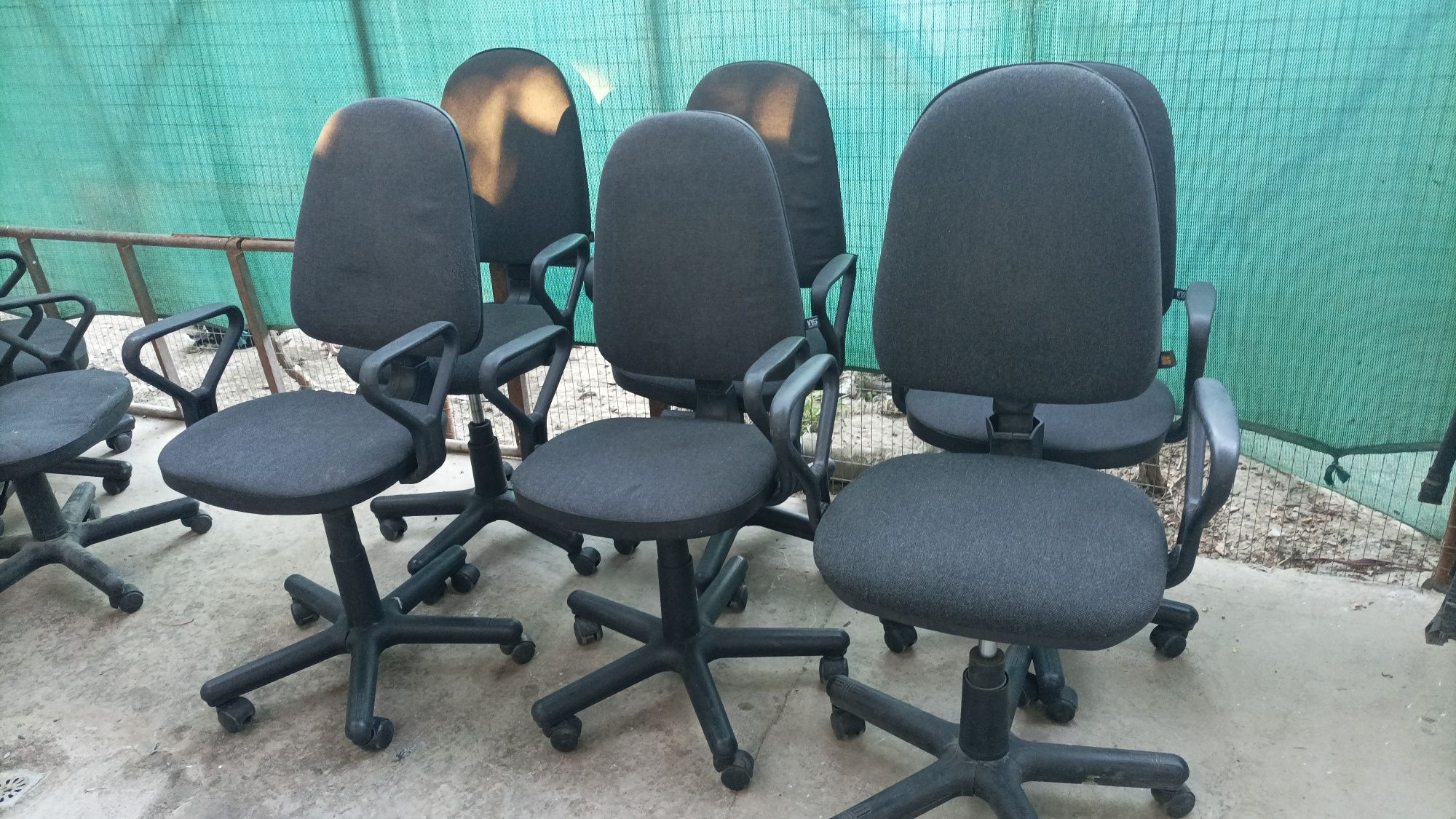Продаётся офисные креслы