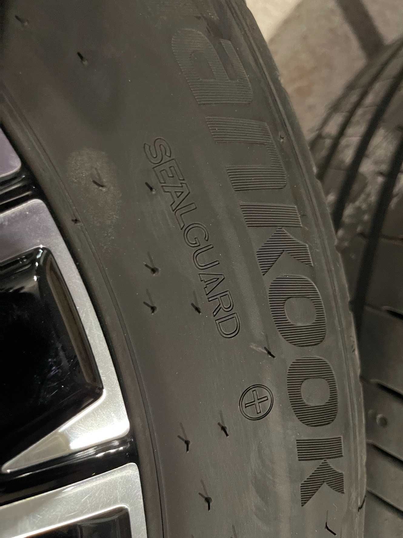 4 Броя Kumho Ventus Prime4 Sealguard, 215/55/17, DOT 2324