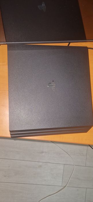 Ps4 slim pro 1TB