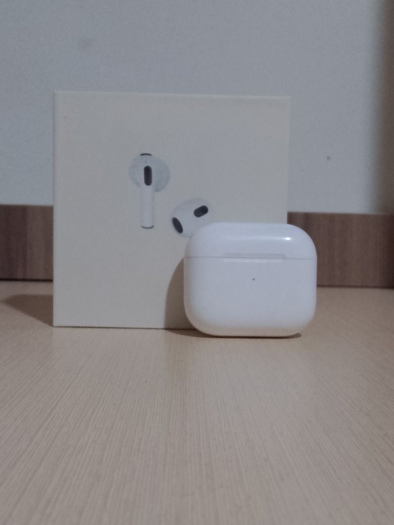 Продаю airpods 3