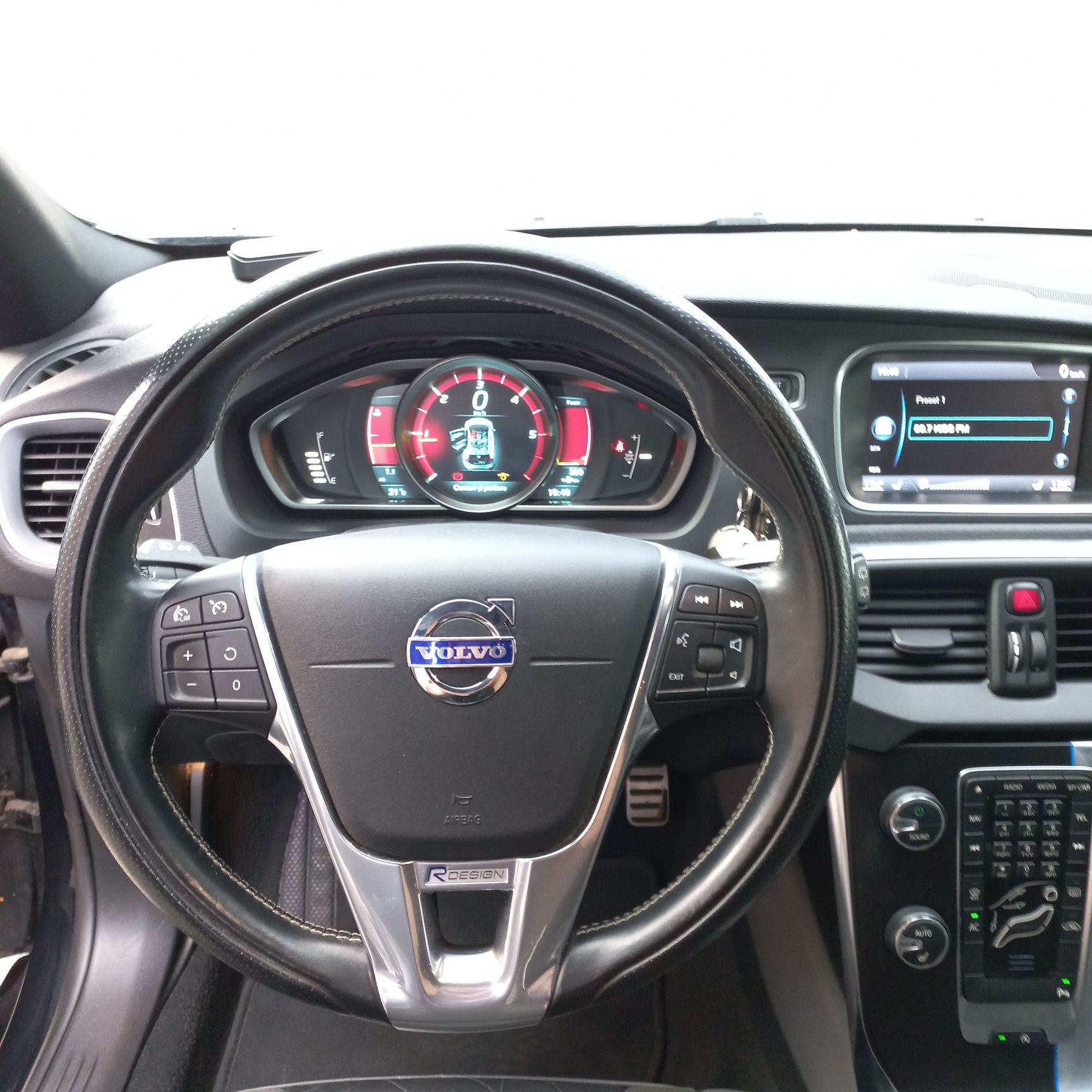 Volvo V40 R Design 2013 1.6 diesel