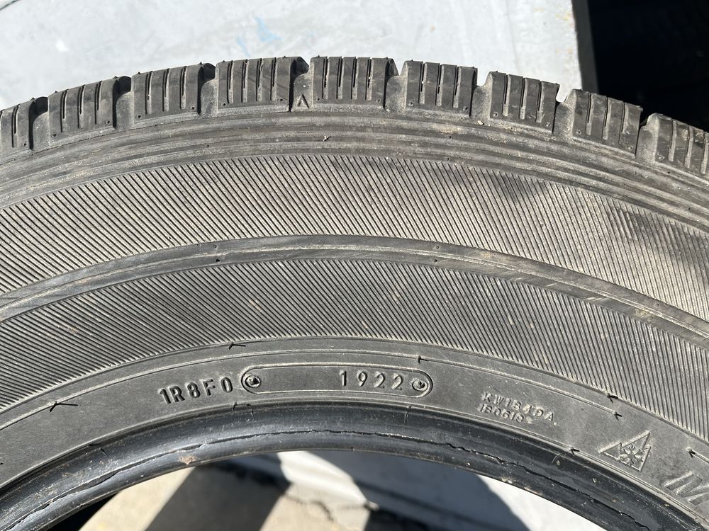 2 бр. гуми за бус 215/75/16C Falken DOT 1922 6 mm