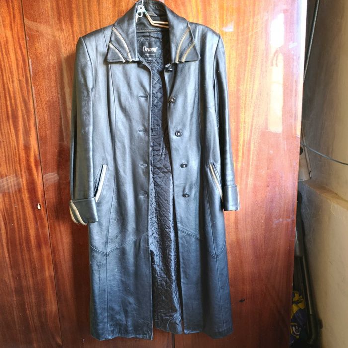 Плащ женский из натуральной кожи б/у