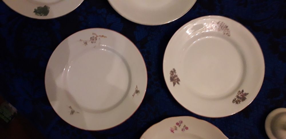 Чинии за хранене и комплекти