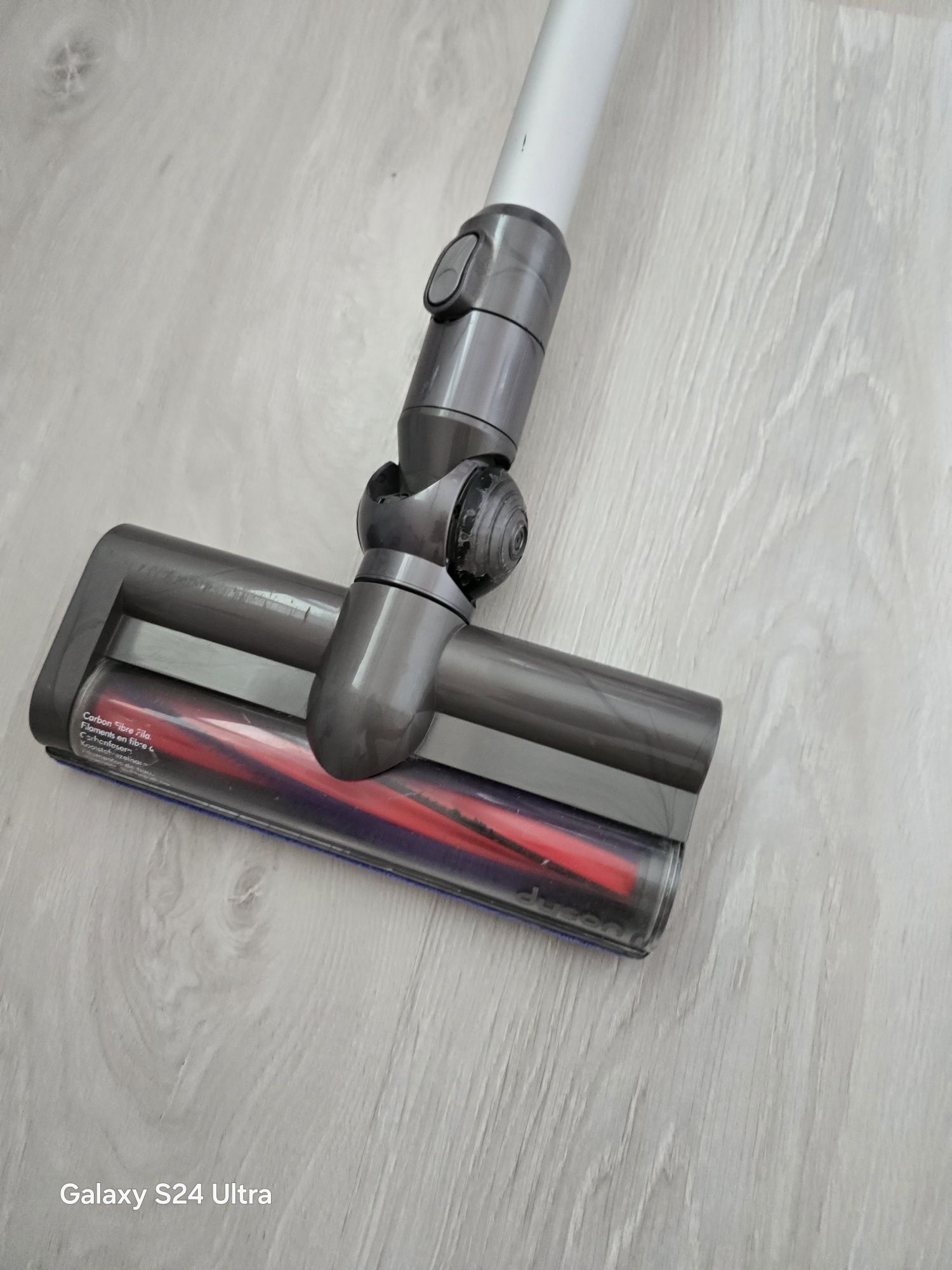 Вертикална прахосмукачка Dyson V6