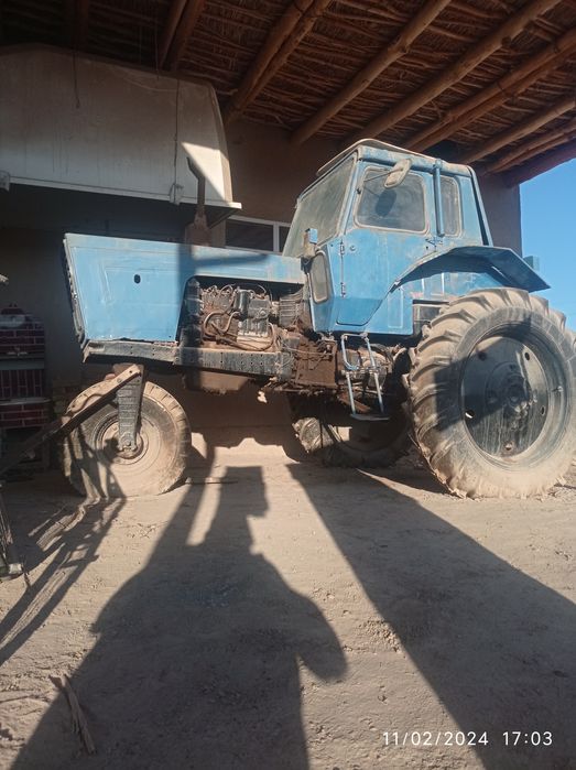 Traktor sotiladi