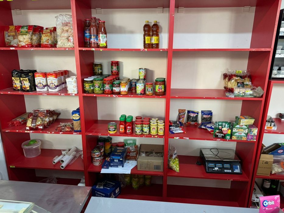 Vand rafturi magaxin alimentar