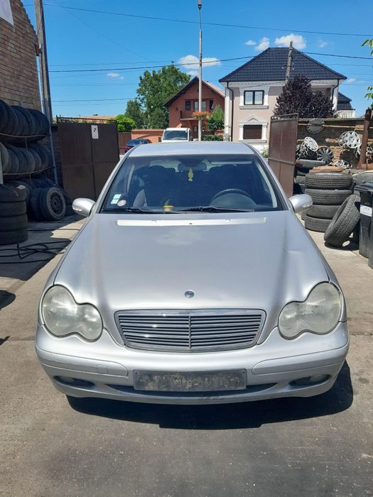 Fata completa Mercedes C-Class w203 (bara,capota,far,aripi,trager)