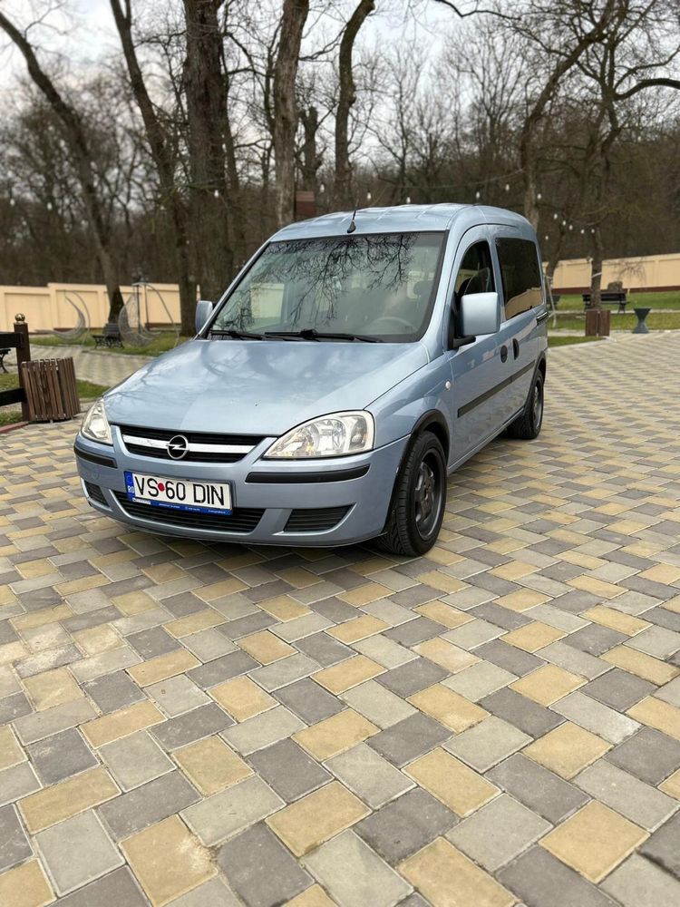 Opel Combo.