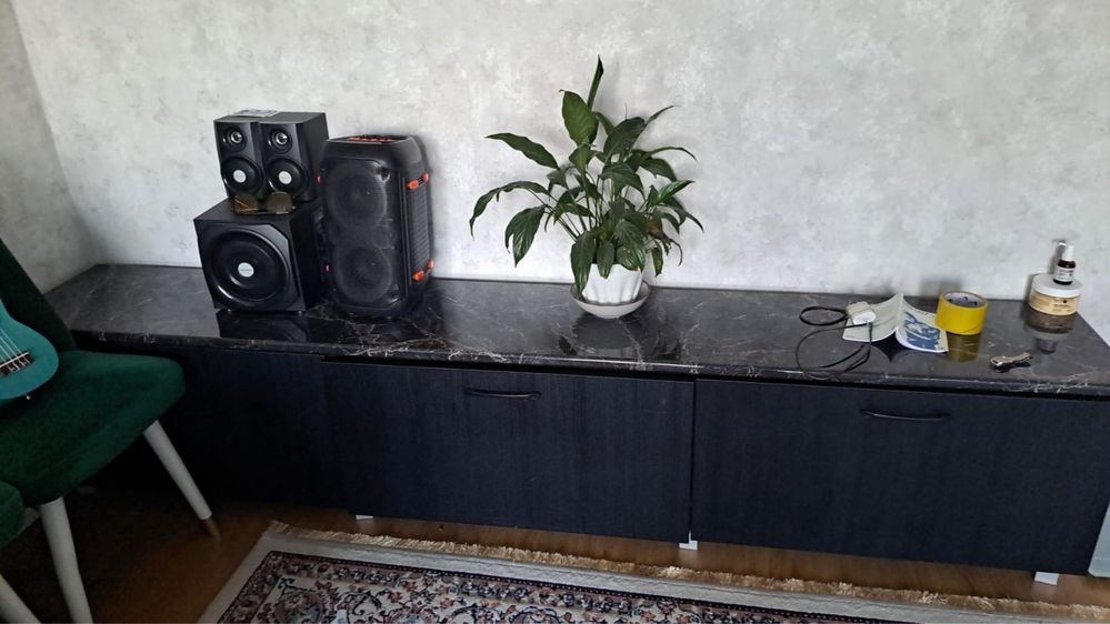 срочно продам тумбочку 3 метра
