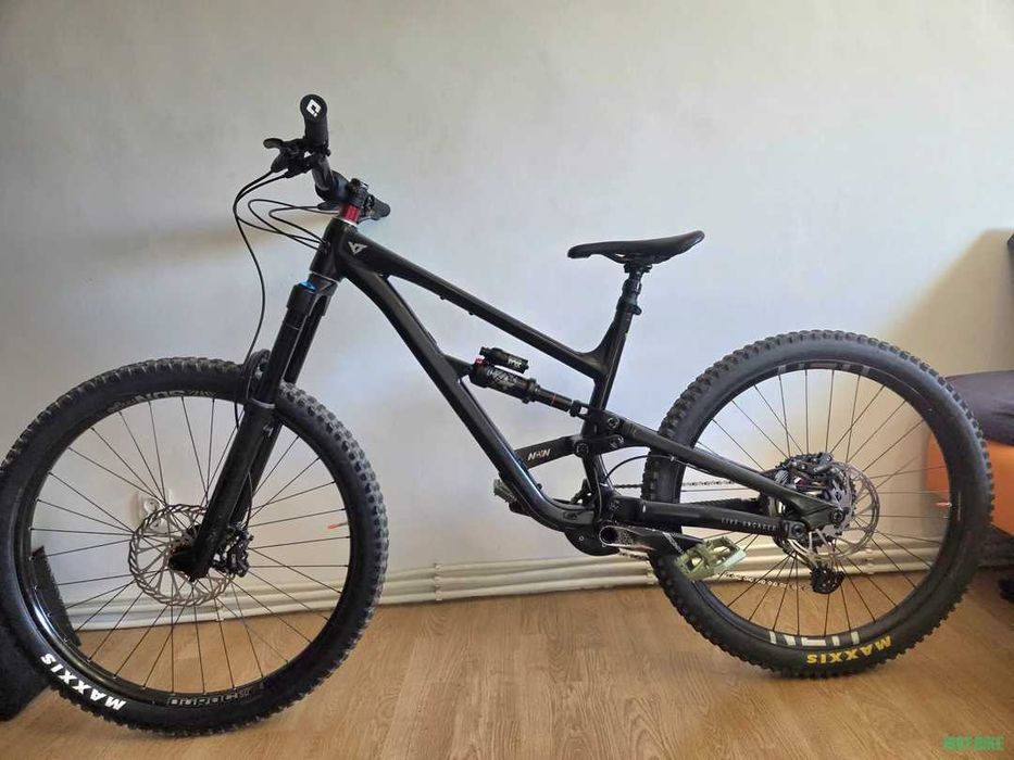 Bicicleta Enduro - YT Capra MK3