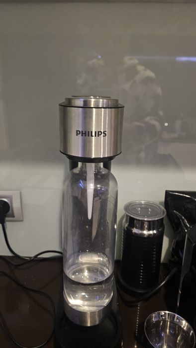 Машина за газирана вода Phillips + заредена бутилка