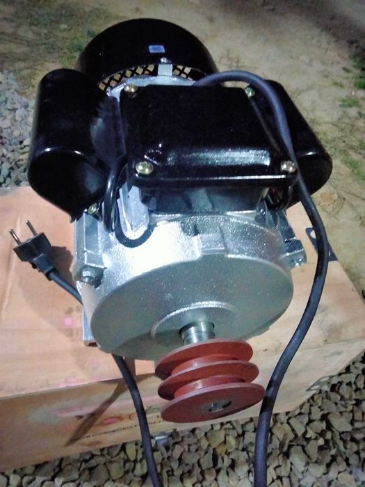 Motor asincron 2.2 kw la 220v cu protecție și ambreiaj