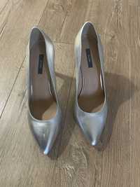 Сребърни обувки на висок ток от естествена кожа
