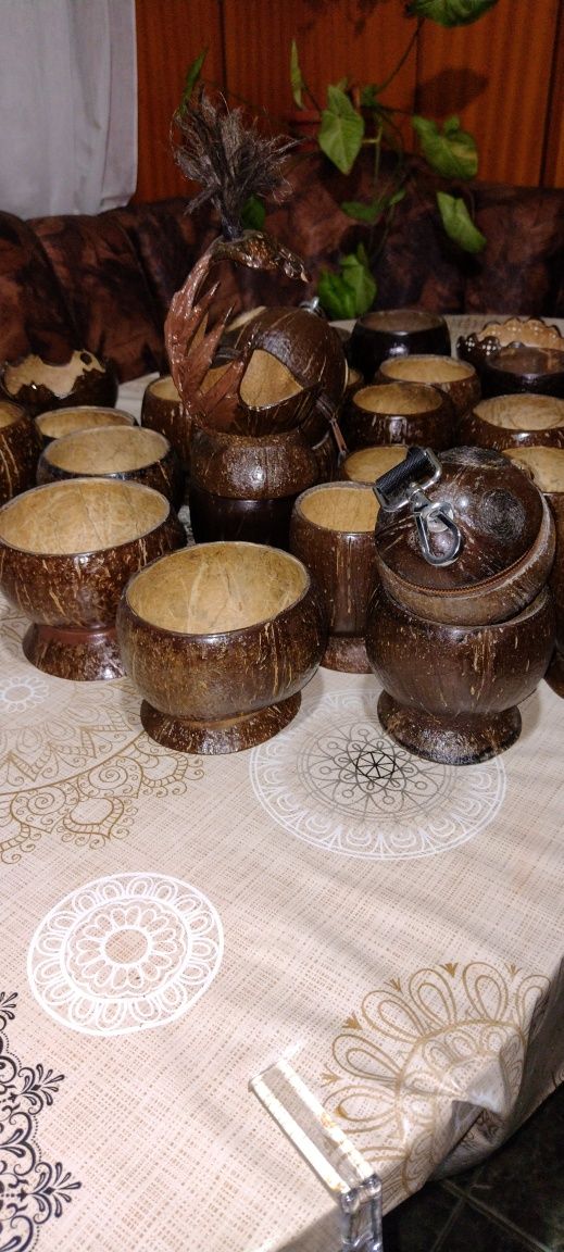 Изделия от кокос чаши ,свещници, солници, кокосова чантичка с зип