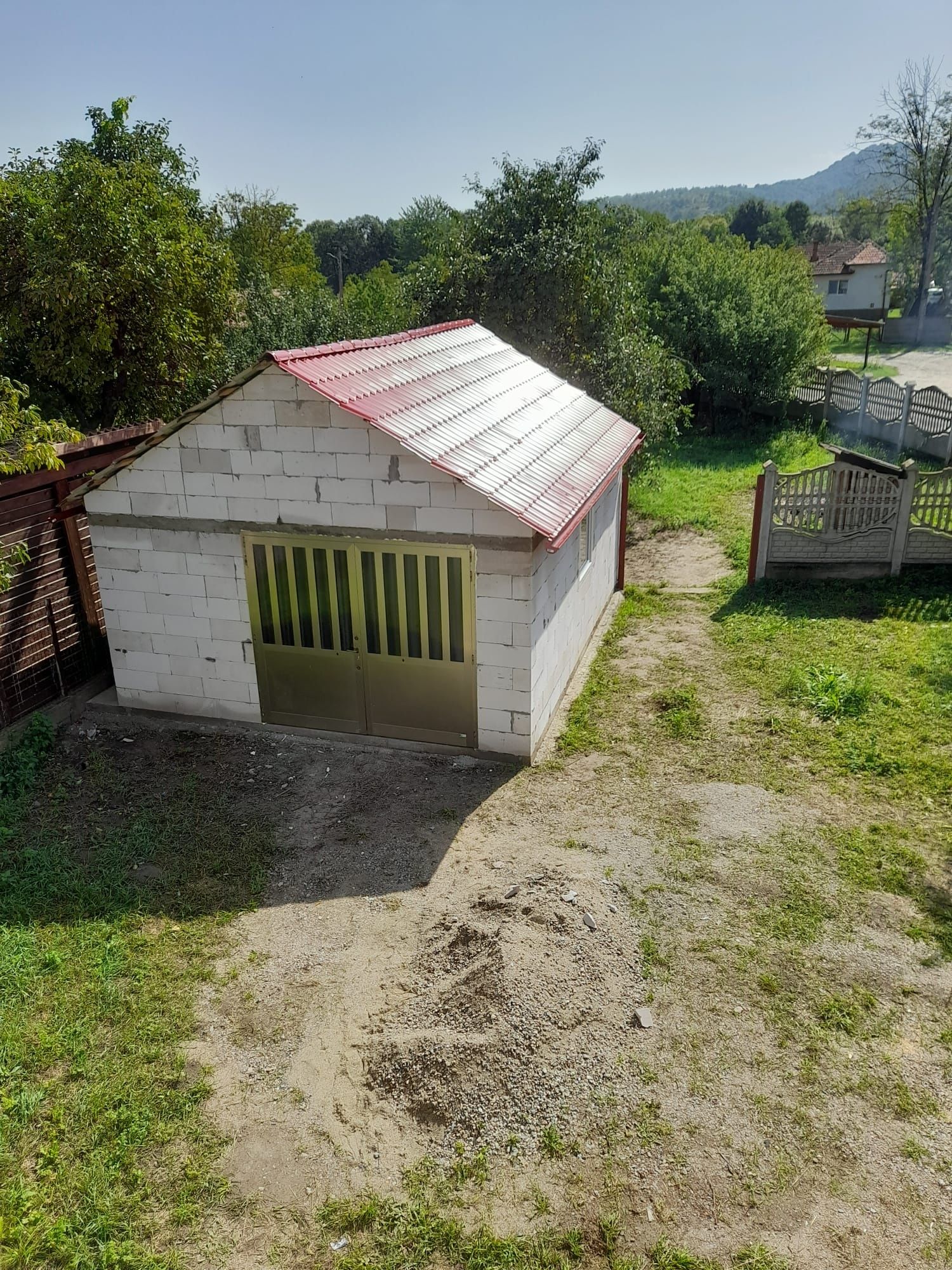 Casă + anexă + teren de vânzare