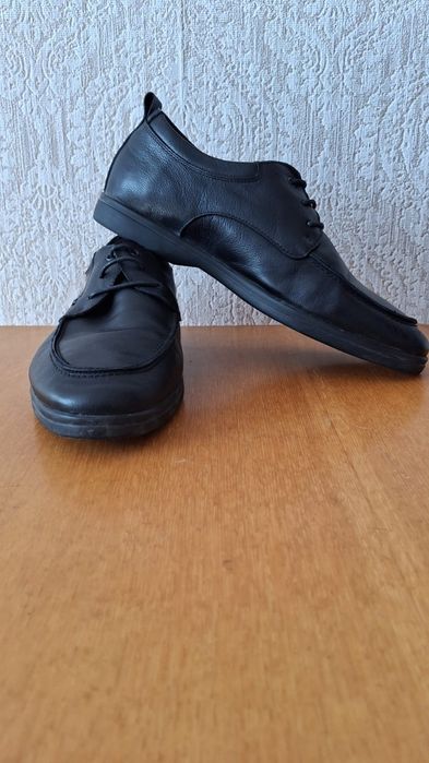 Продам подростковую мальчиковую обувь: кроссовки, туфли, зимние ботинк