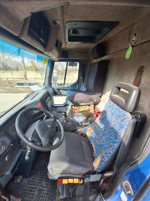 Vînd camion de școală